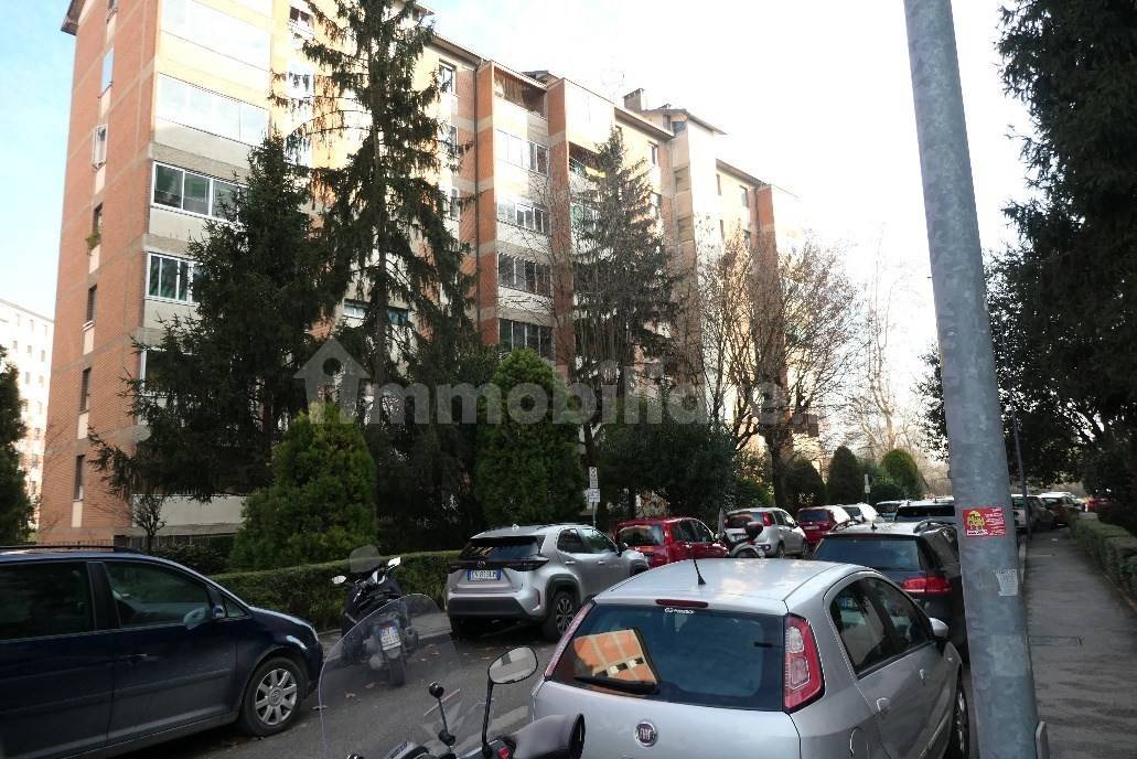 Palazzo - Stabile in vendita a Bologna