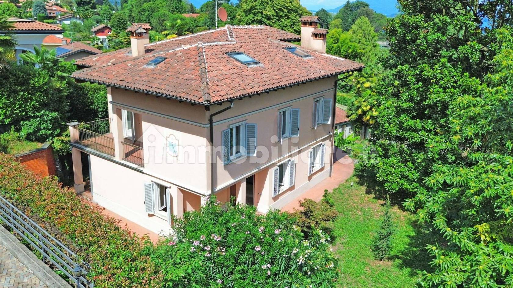 Villa in vendita a Meina