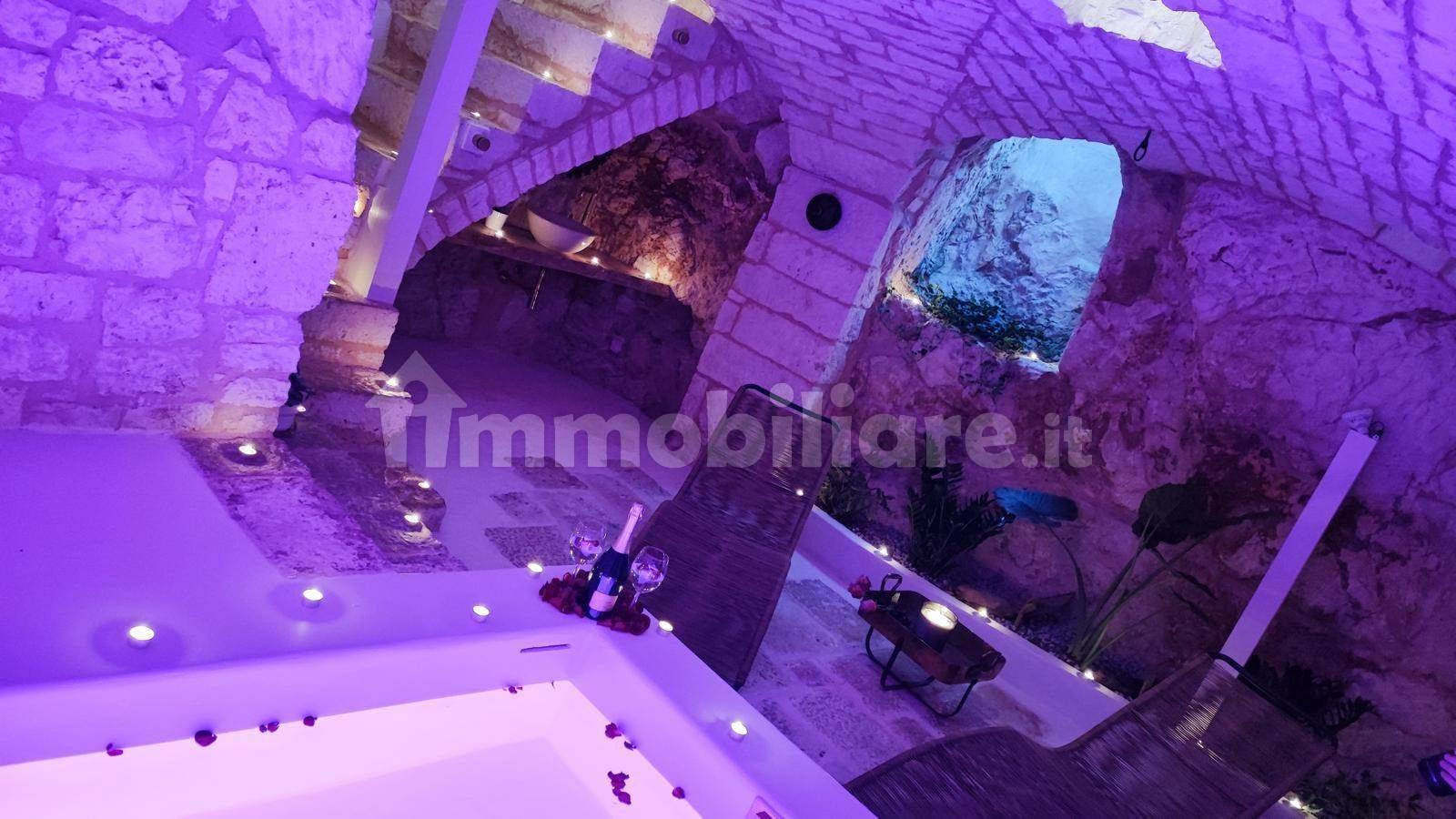 Palazzo - Edificio in vendita a Ostuni