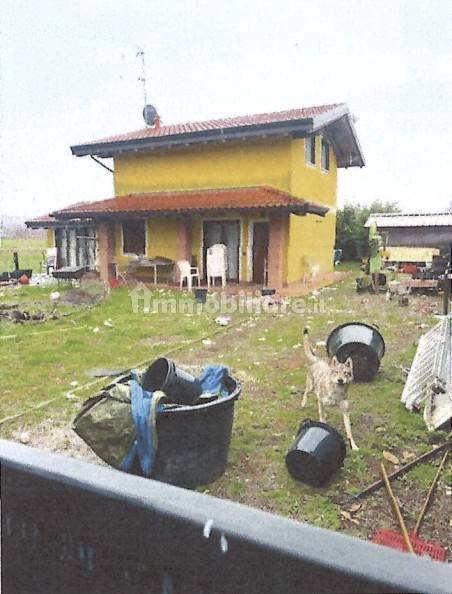 Villa in vendita a Borgo Ticino