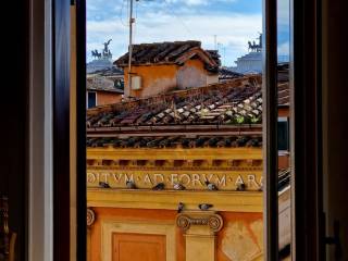 4-room flat piazza del Collegio Romano, Pantheon, Rome