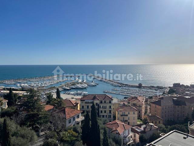 Appartamento in vendita a Imperia
