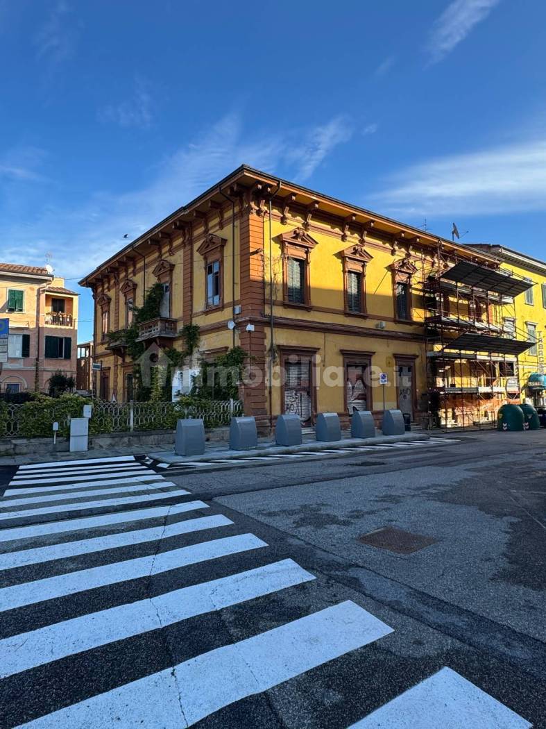 Palazzo - Stabile in vendita a Pisa