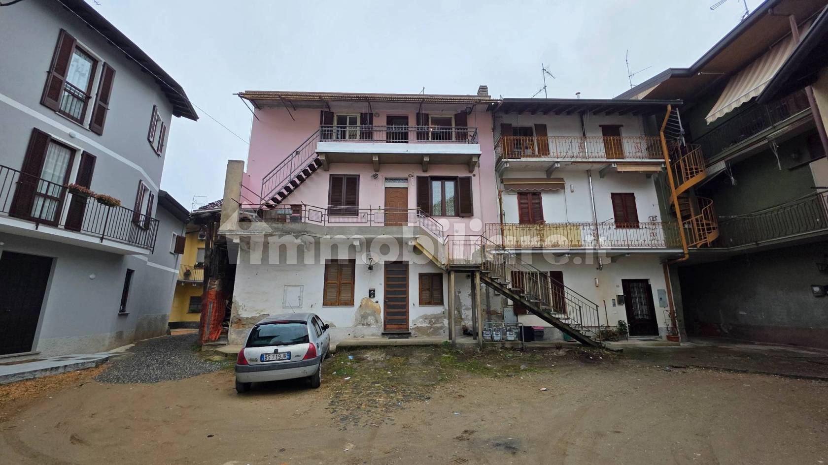 Appartamento in vendita a Caronno Varesino