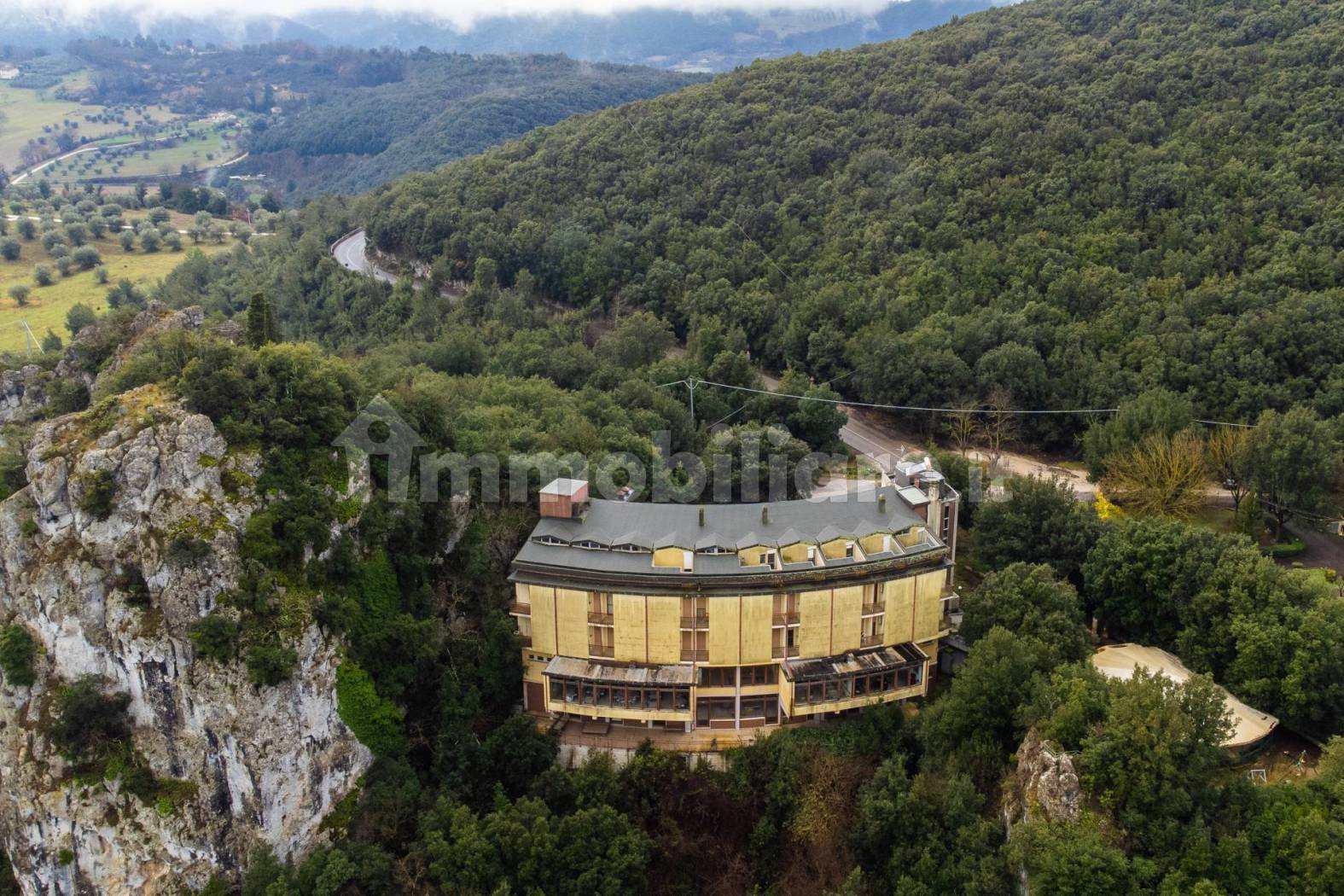 Palazzo - Edificio in vendita a Amelia