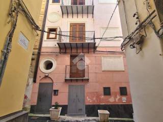 3-room flat via della Rosa alla Gioiamia 16, Tribunale, Palermo