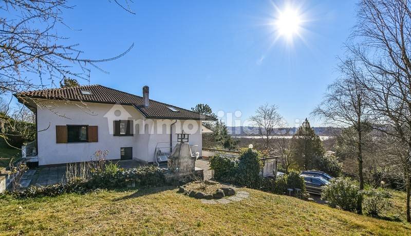Villa in vendita a Varese