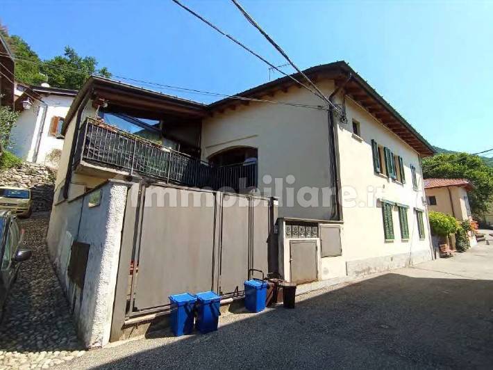 Appartamento in vendita a Casalzuigno