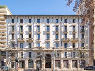4-room flat viale Vittorio Veneto 18, Porta Venezia, Milan