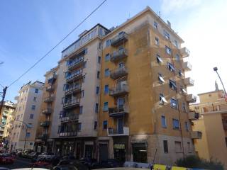 3-room flat via Bologna 37, Dinegro, Genoa