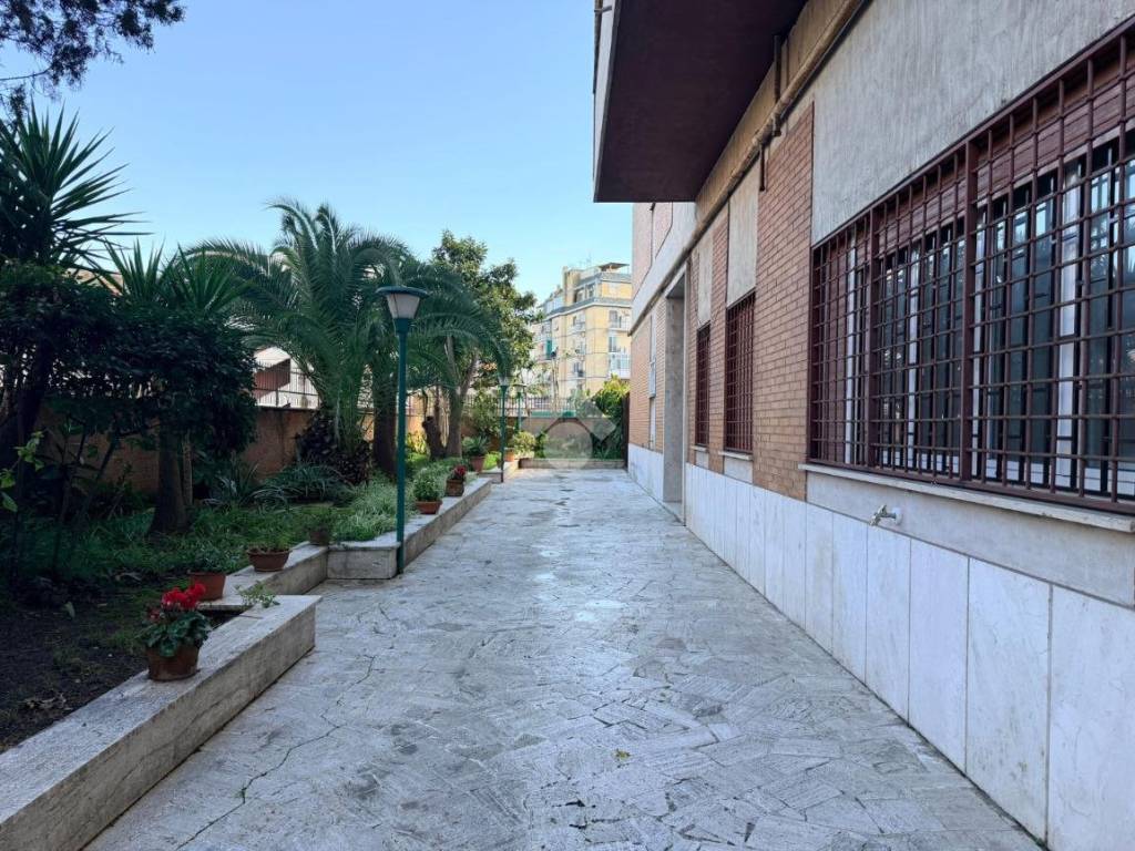 Affitto Appartamento Roma. Bilocale in piazza antonio meucci 5. Buono ...