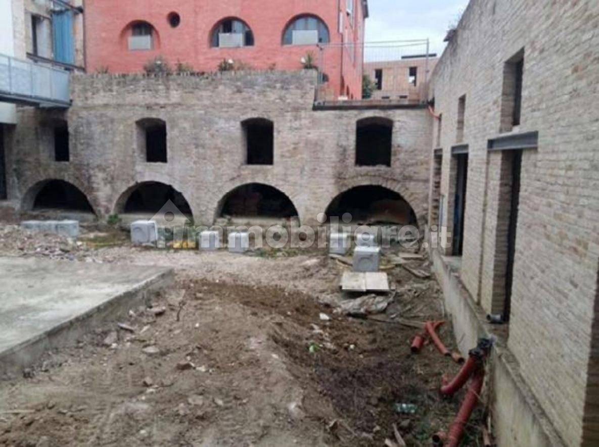 Palazzo - Stabile in vendita a Jesi