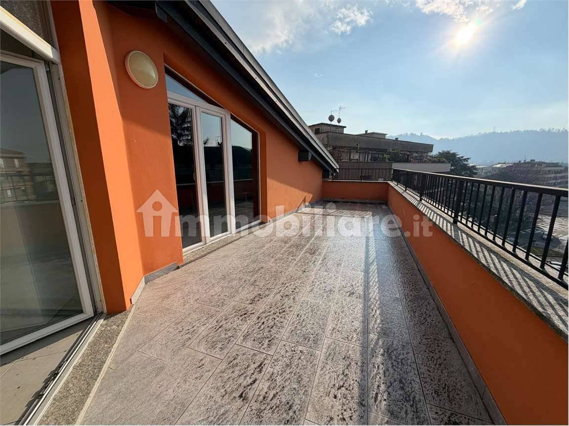 Appartamento in affitto a Laveno-Mombello