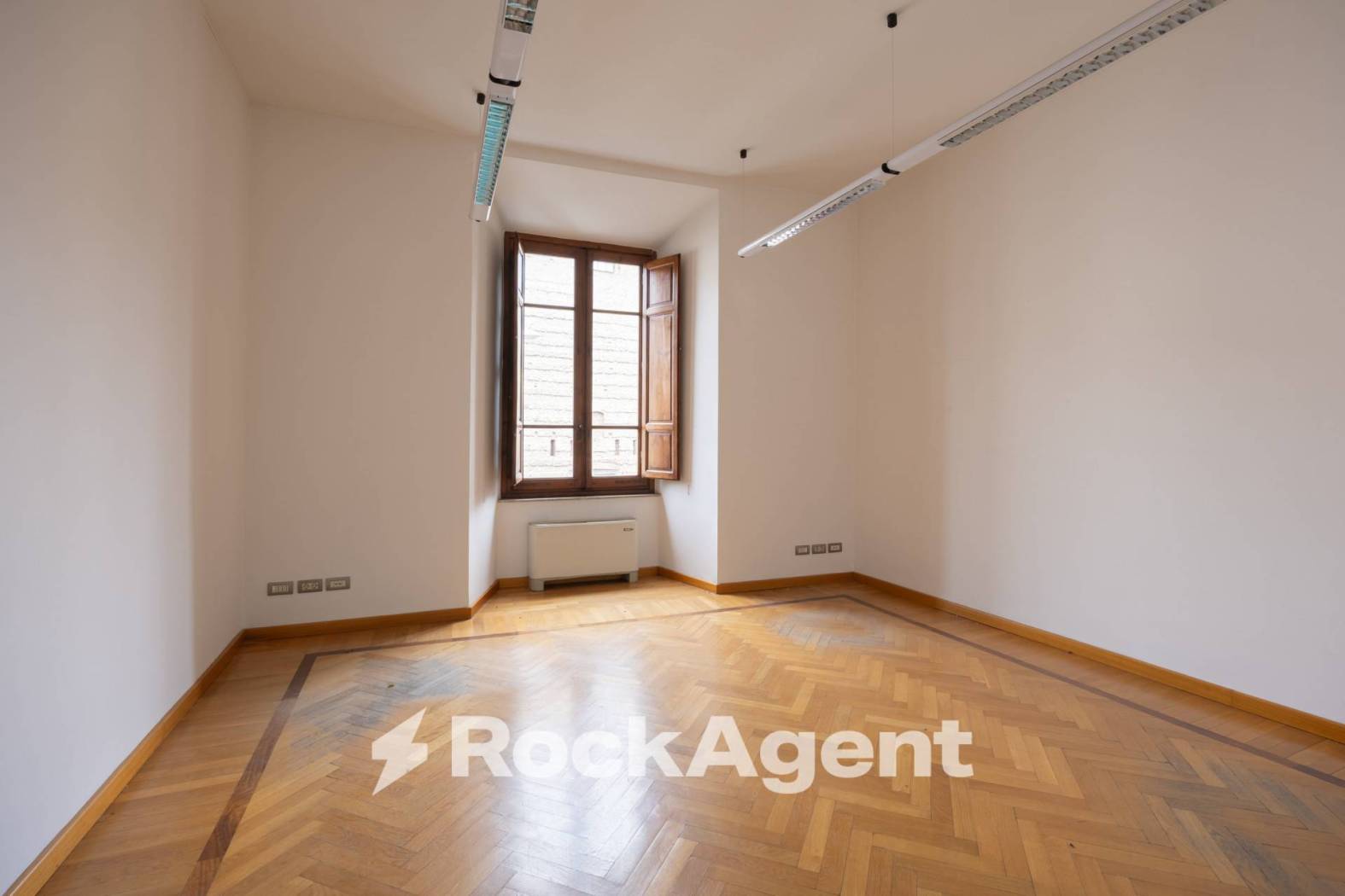 Palazzo - Edificio in affitto a Pistoia