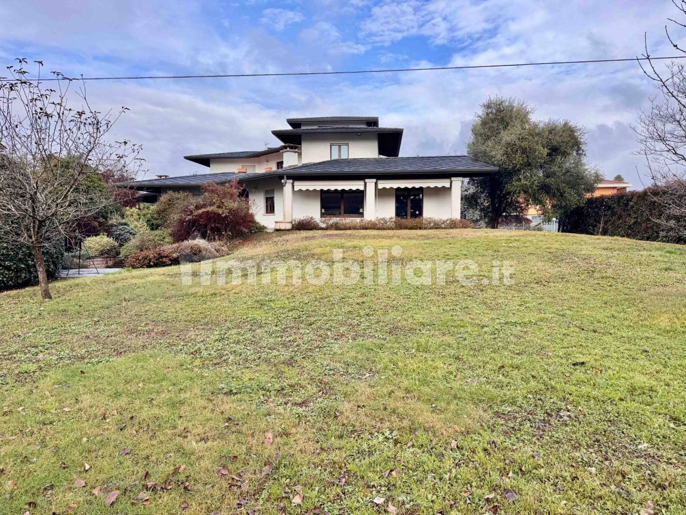 Villa in vendita a Oleggio