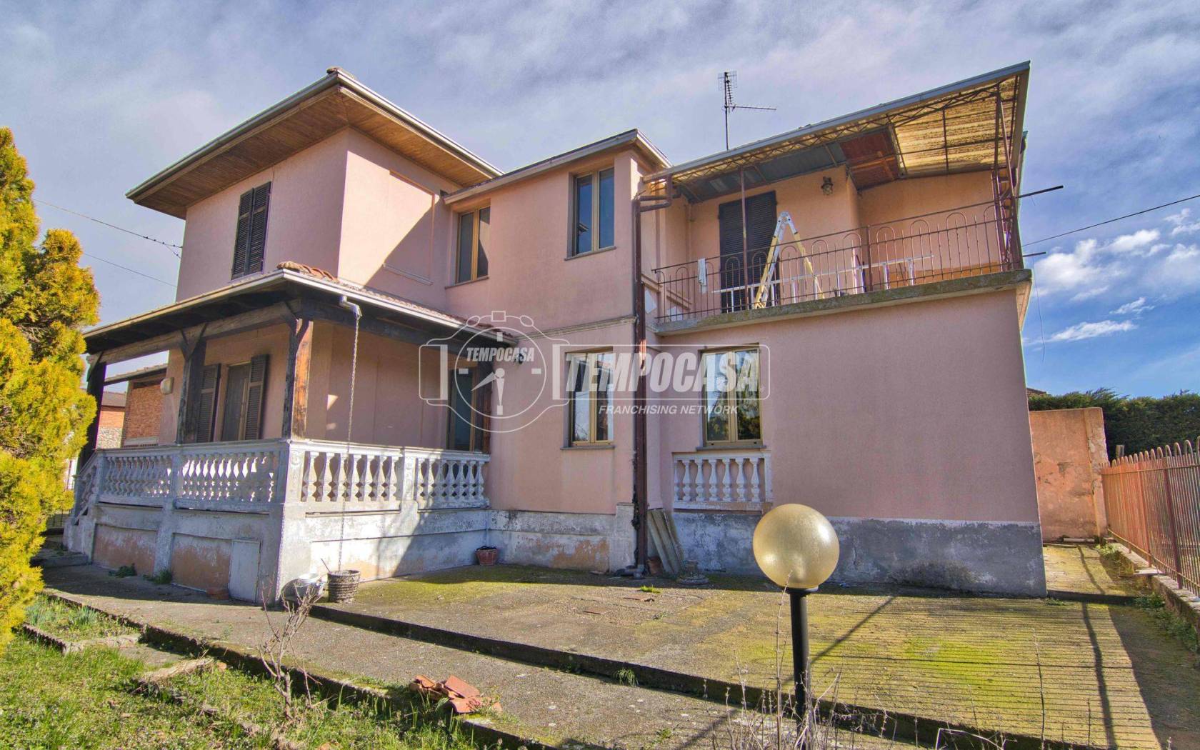 Villa in vendita a Lenta