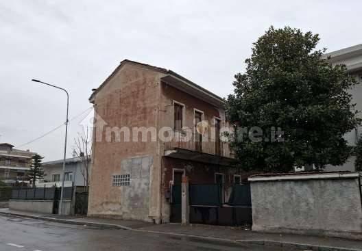 Casa indipendente in vendita a Busto Arsizio