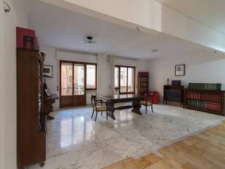 4-room flat via Santa Chiara, Carignano, Genoa