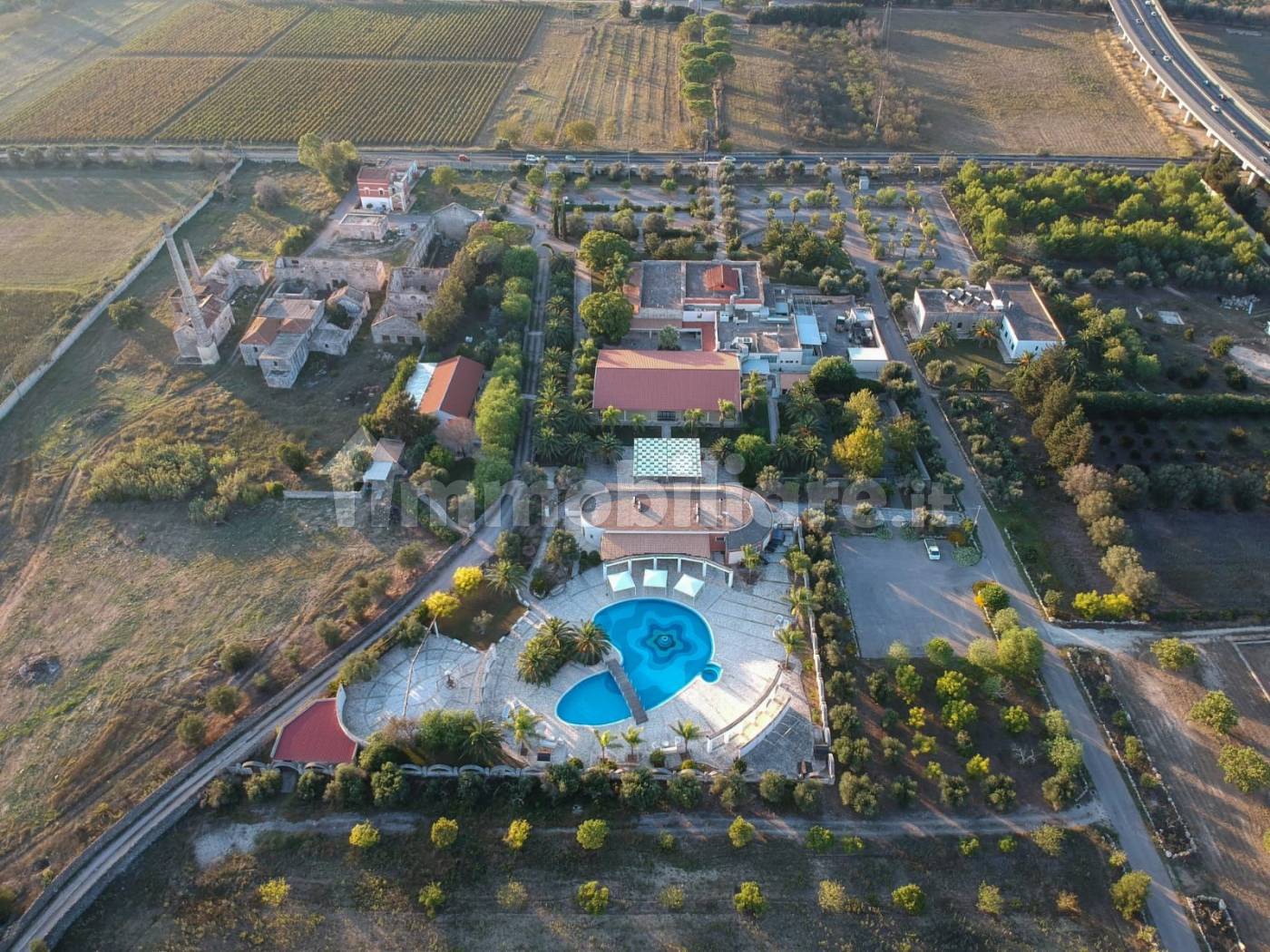 Palazzo - Edificio in vendita a Lequile