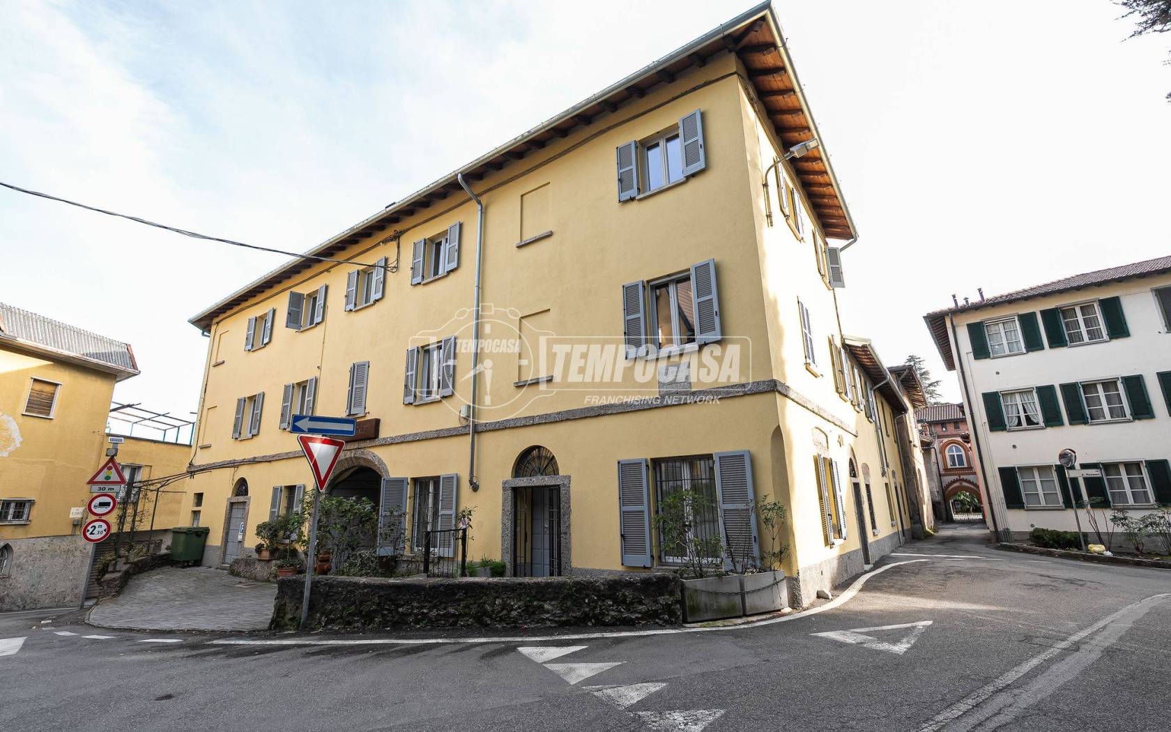 Appartamento in vendita a Lambrugo