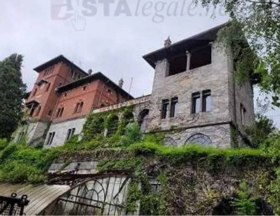 Villa in vendita a Gavirate