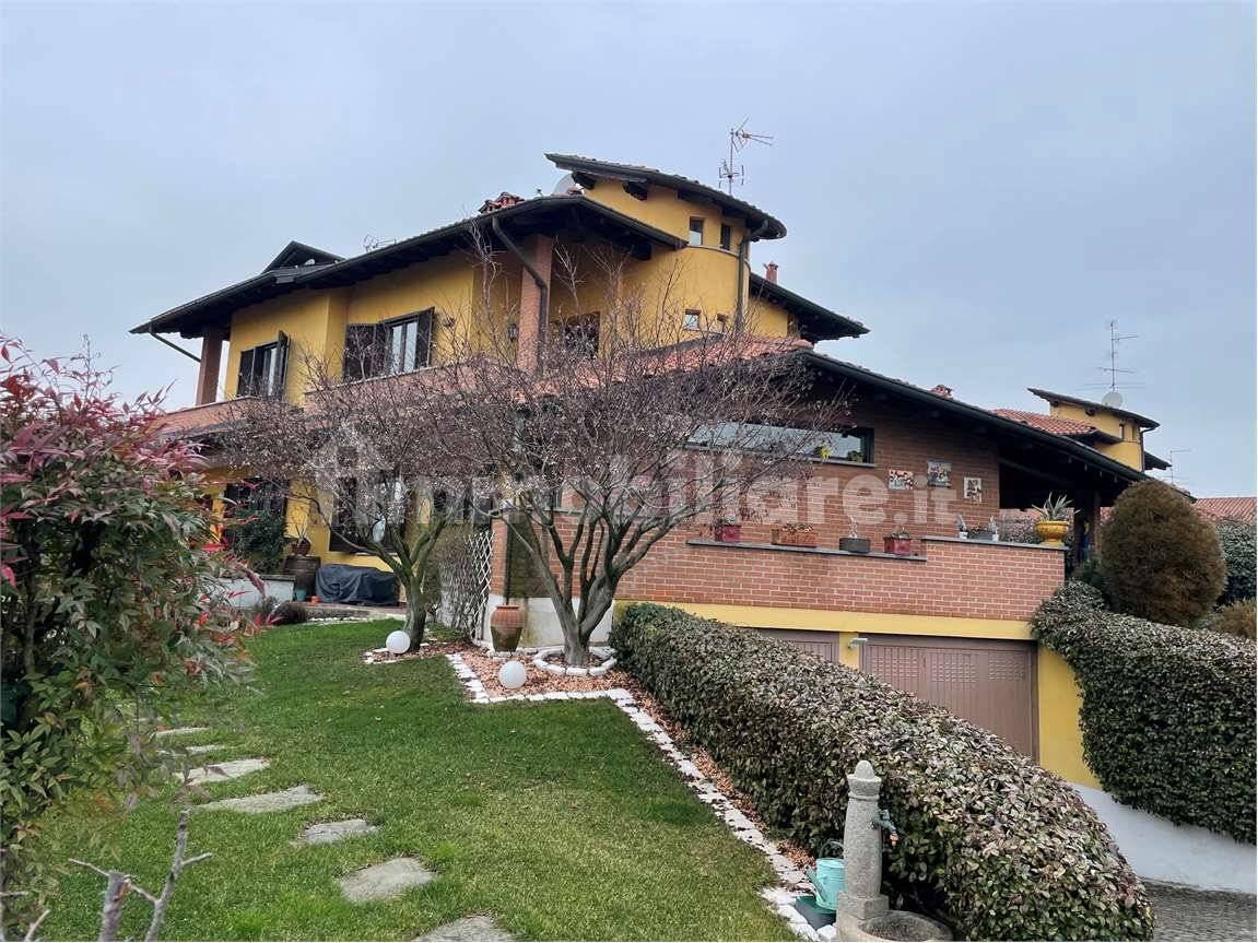 Villa in vendita a Oleggio