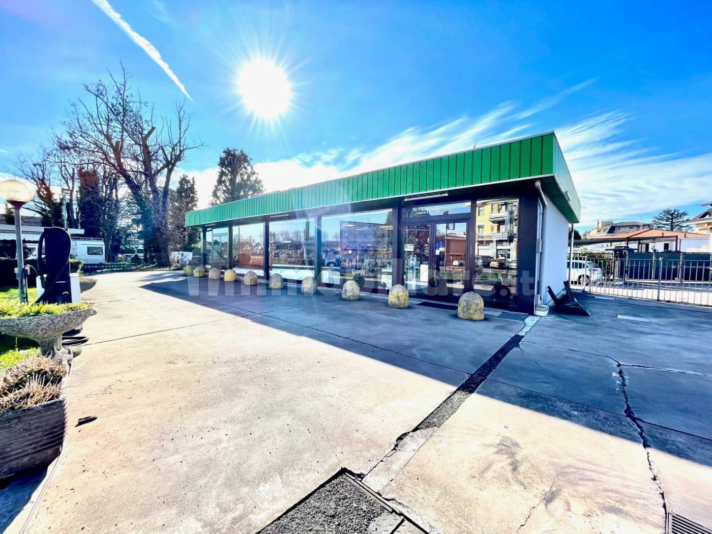 Palazzo - Edificio in vendita a Caronno Pertusella