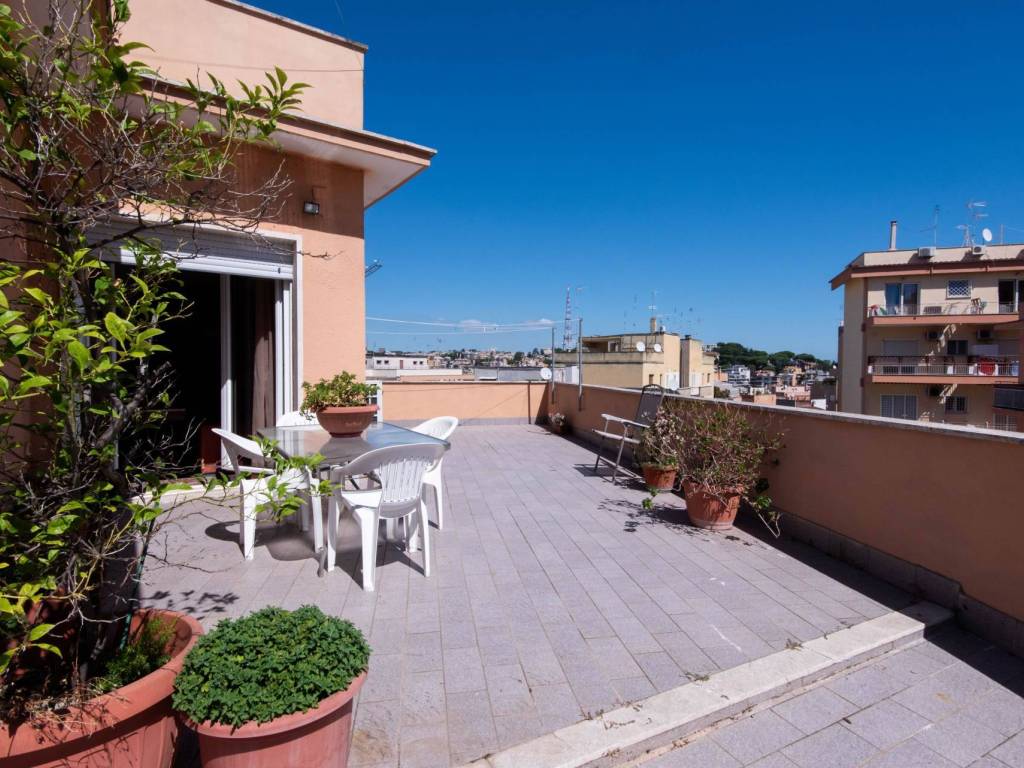 Vendita Attico in via San Fulgenzio Roma. Buono stato, posto auto, con ...