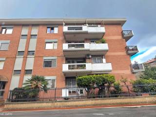 Apartment via Francesco Bartolomeo Rastrelli, Mezzocammino, Rome