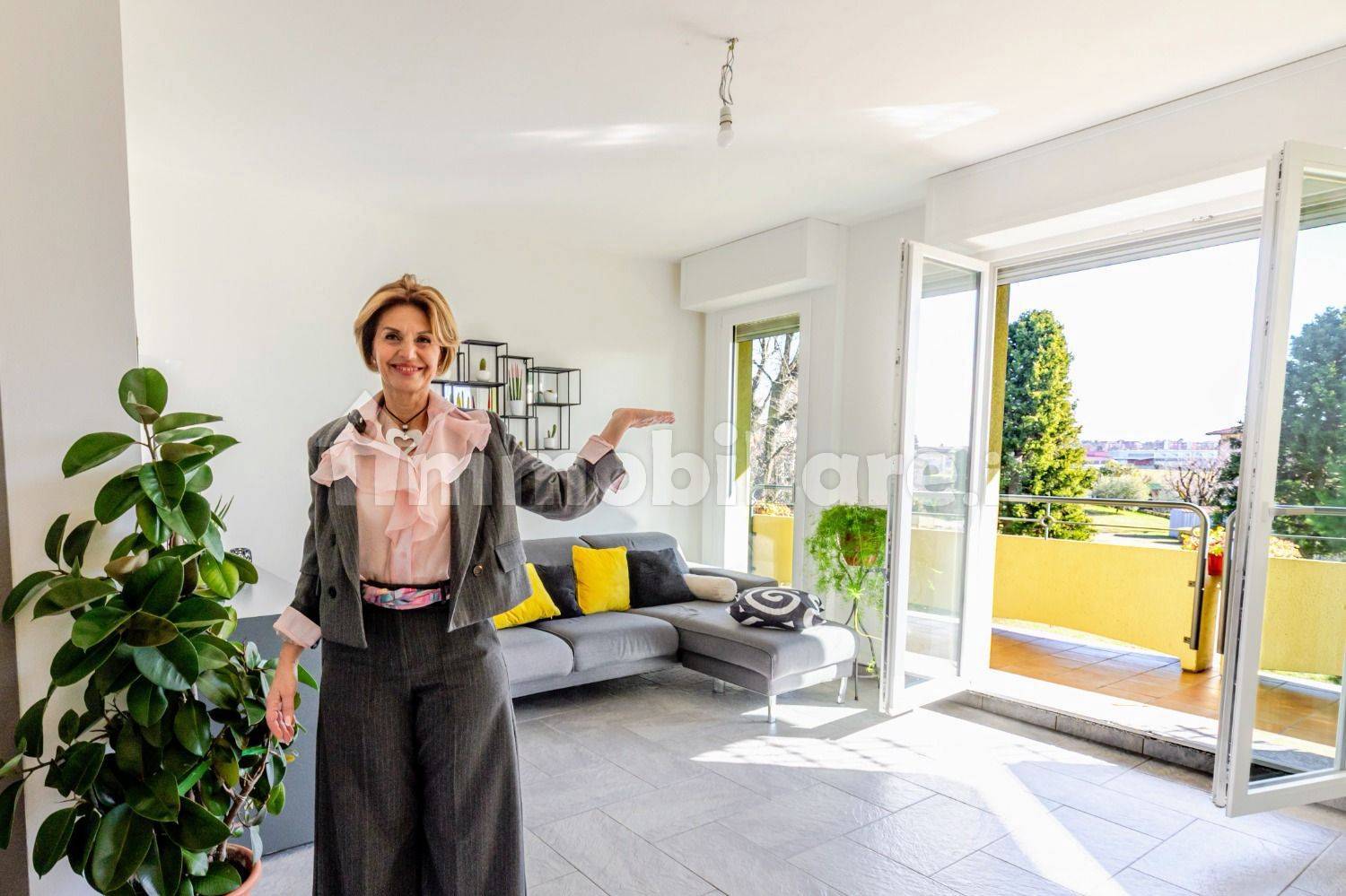 Appartamento in vendita a Lonate Ceppino