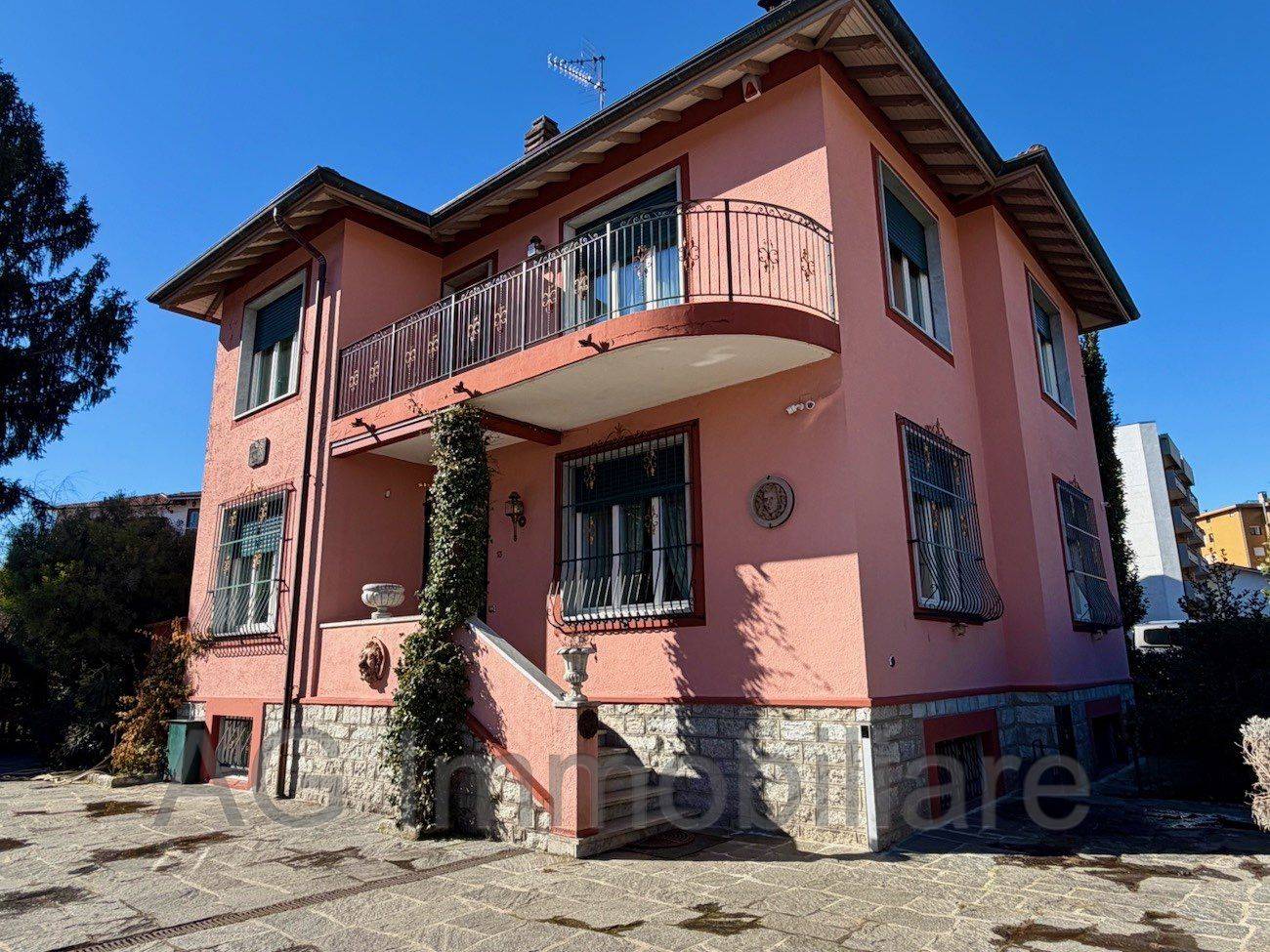 Villa in vendita a Verbania