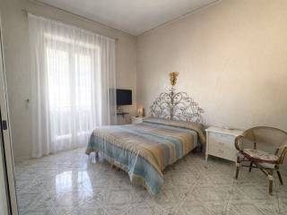 2-room flat piazzetta Sant'Arcangelo a Baiano, Tribunali, Naples