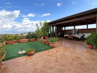 4-room flat via Nuova Toscanella, Chiaiano, Naples
