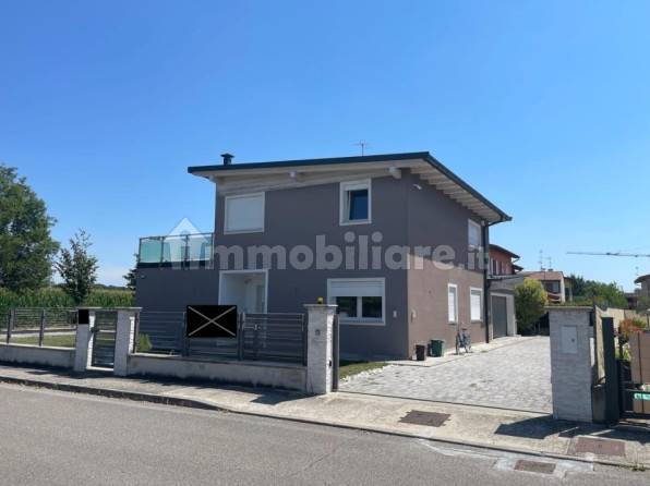 Villa in vendita a Volta Mantovana