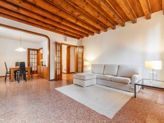 Apartment excellent condition, on multiple levels, San Polo, Venice