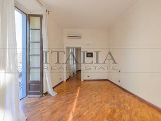 2-room flat via della Moscova 52, Moscova, Milan