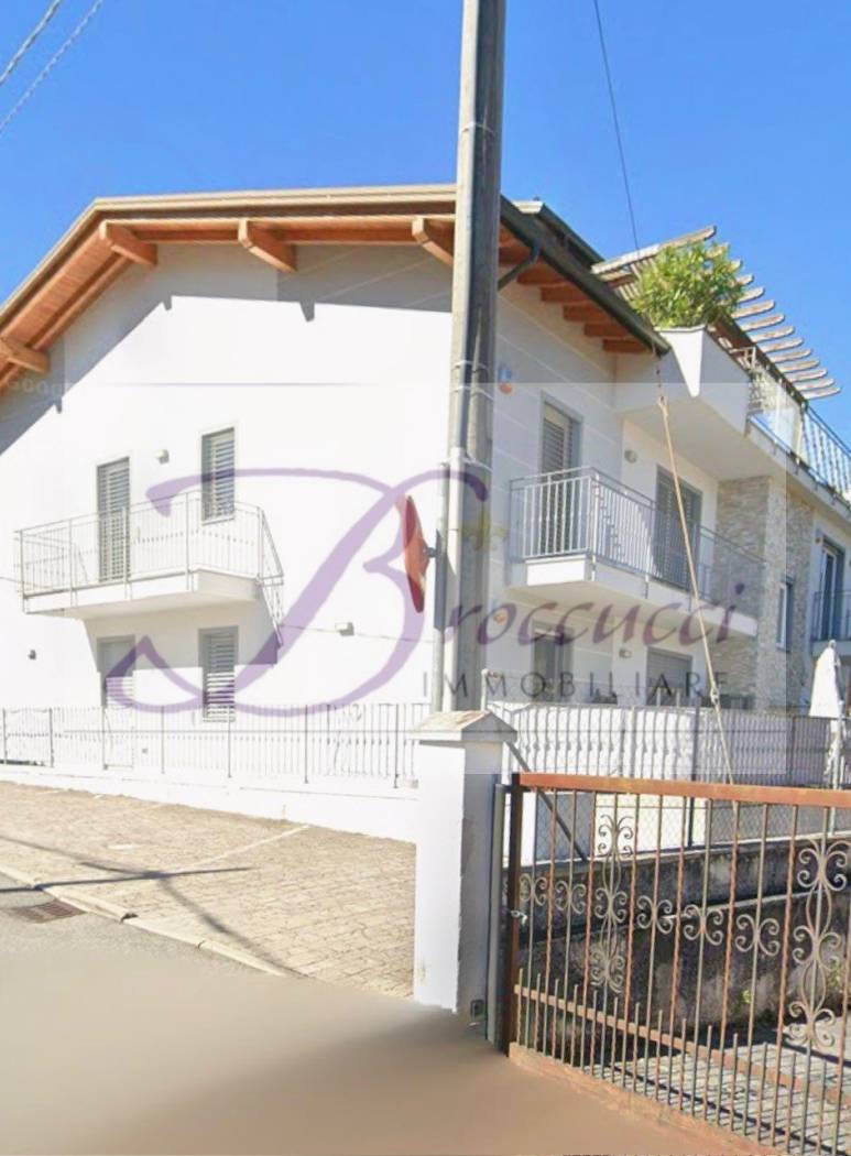 Appartamento in vendita a Lavena Ponte Tresa