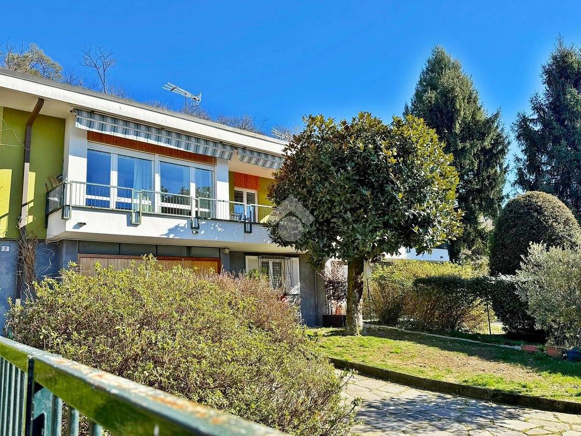 Villa in vendita a Sesto Calende