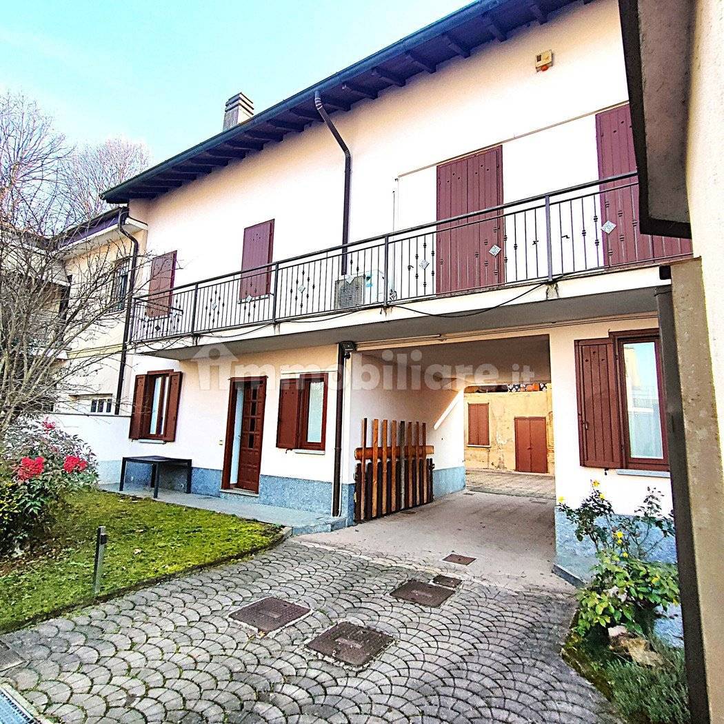 Casa indipendente in vendita a Caronno Pertusella