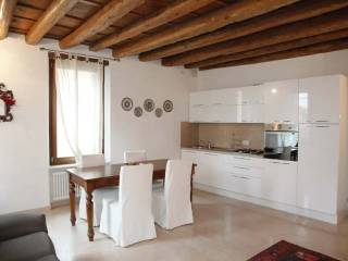 3-room flat via Seminario, Veronetta, Verona