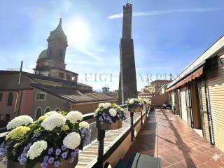 Penthouse via Luigi Zamboni 4, Centro Storico, Bologna