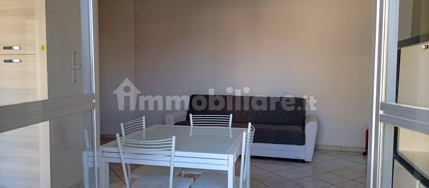 Two-Bedroom Apartment in Montesilvano, Via Naviglio - 5