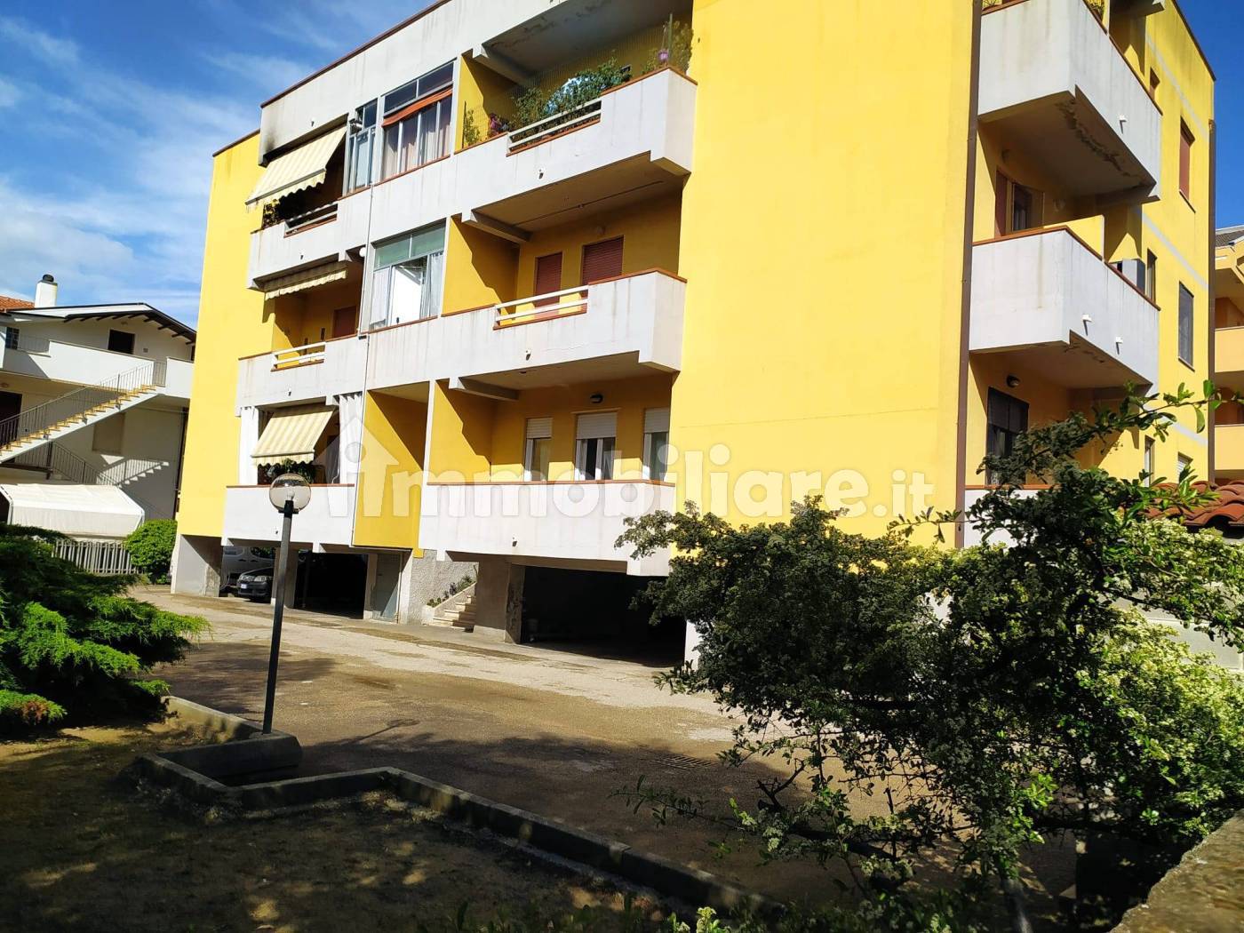 Two-Bedroom Apartment in Montesilvano, Via Naviglio - 3