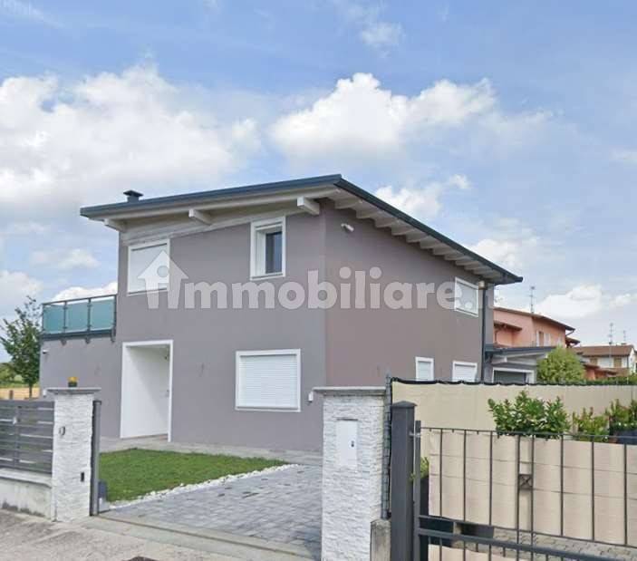 Villa in vendita a Volta Mantovana