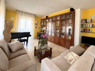 4-room flat via San Mamolo, Colli Castiglione, Bologna