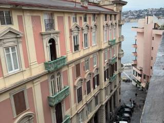 2-room flat via Chiatamone, Santa Lucia, Naples