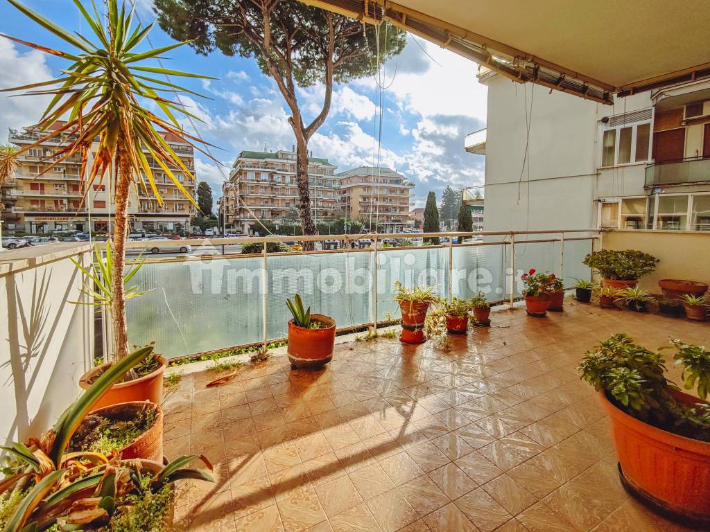 Vendita Appartamento in via della Pineta Sacchetti. Roma. Buono stato ...