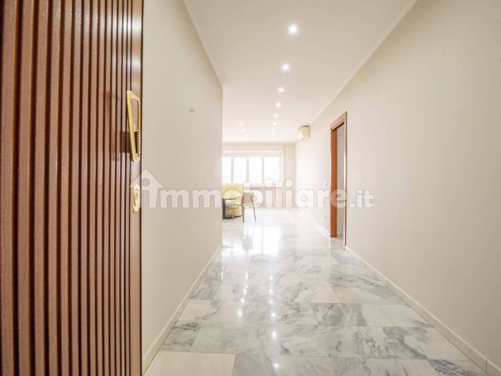 Vendita Appartamento Roma. Quadrilocale in via Gallia. Buono stato ...