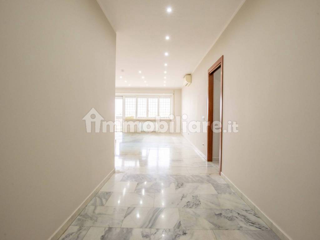 Vendita Appartamento Roma. Quadrilocale in via Gallia. Buono stato ...