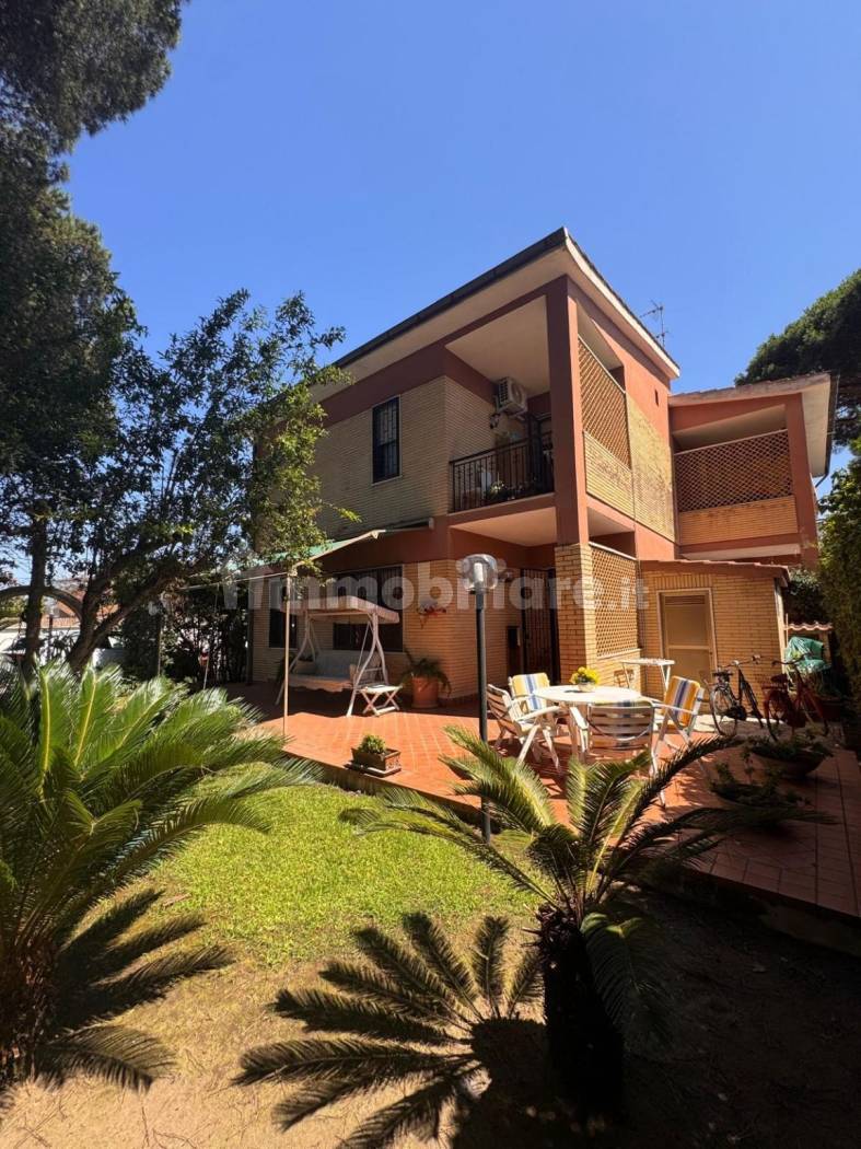 Multi-Family Villa in Terracina, Oasi